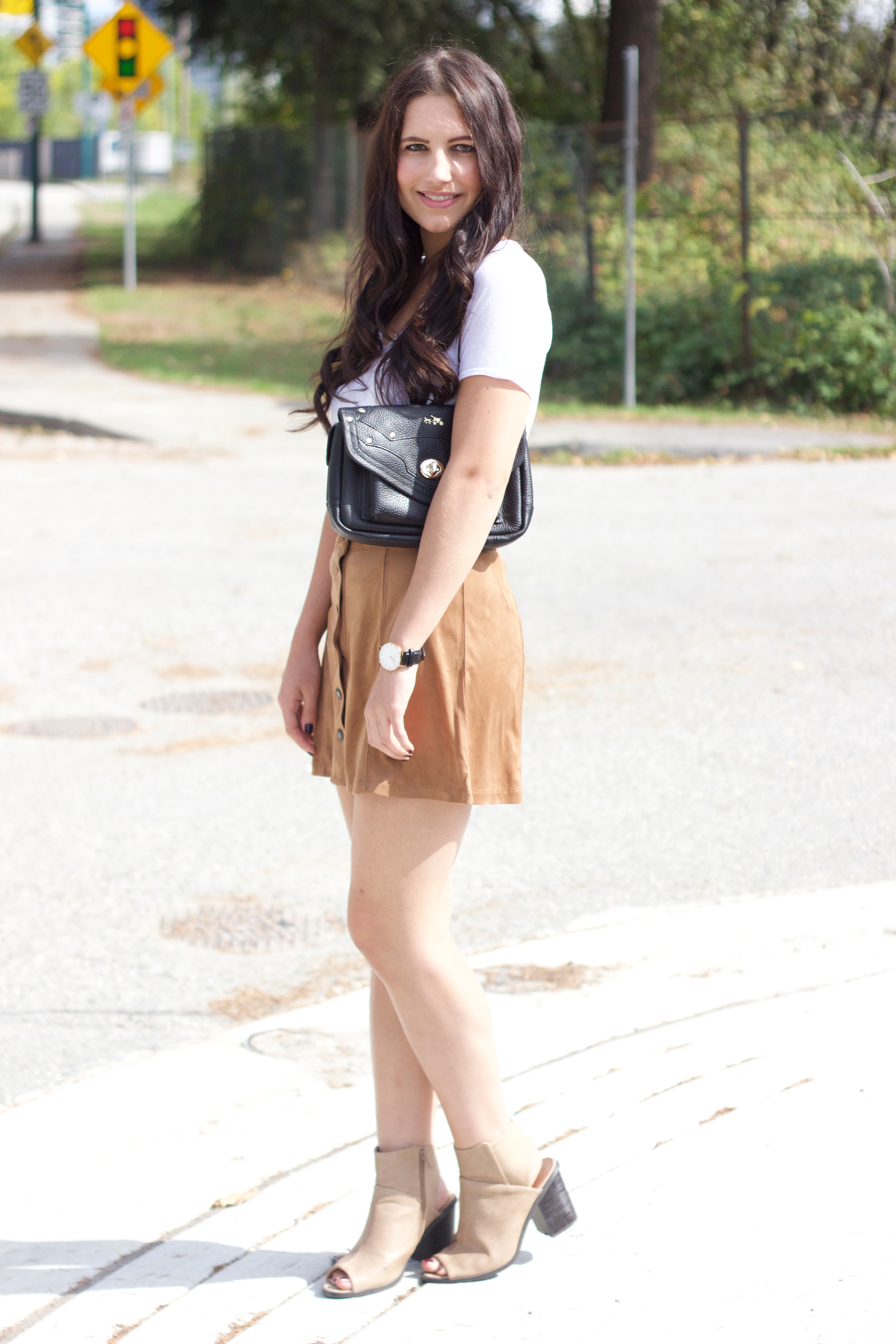 how-to-style-a-suede-skirt
