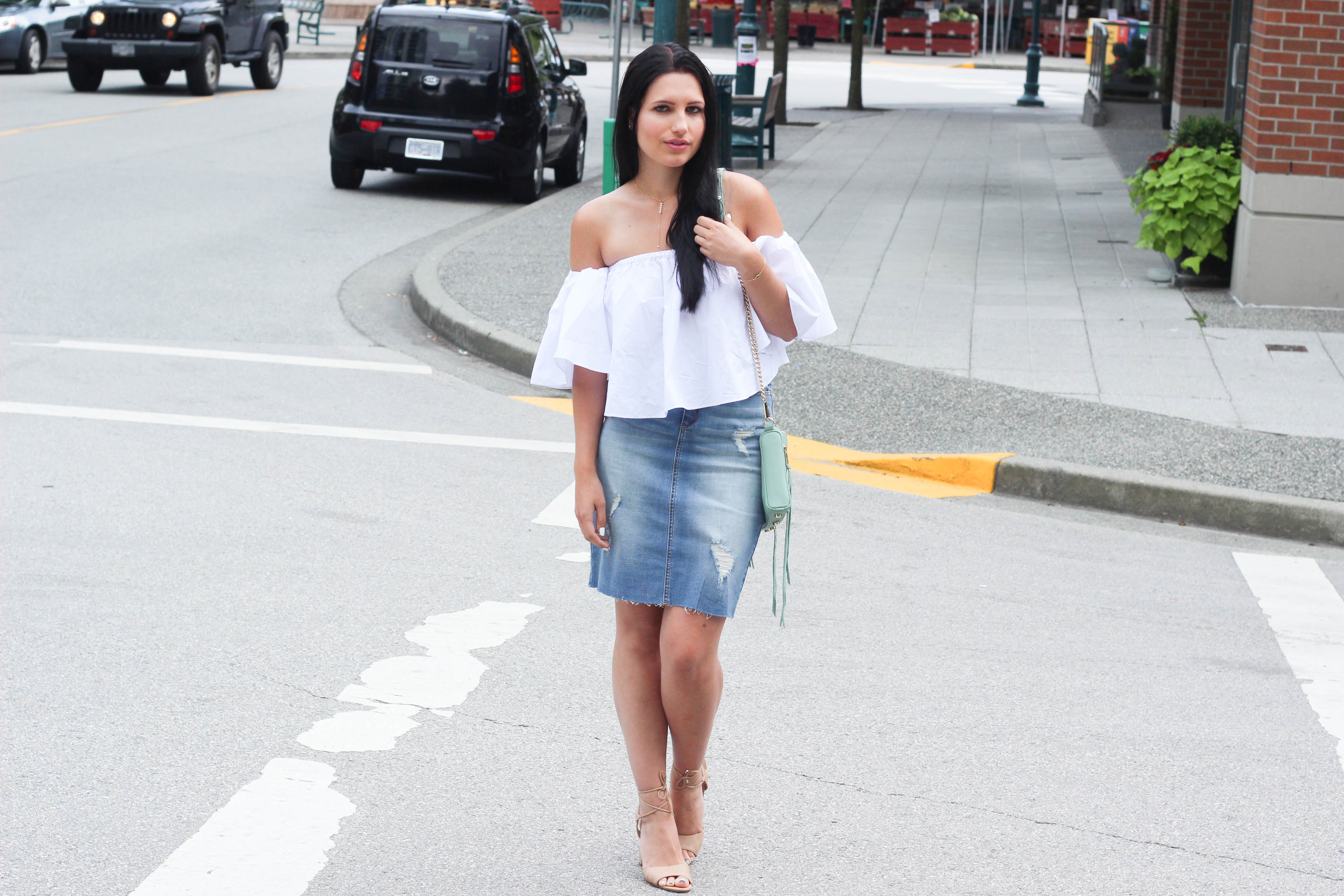 how-to-style-a-denim-skirt