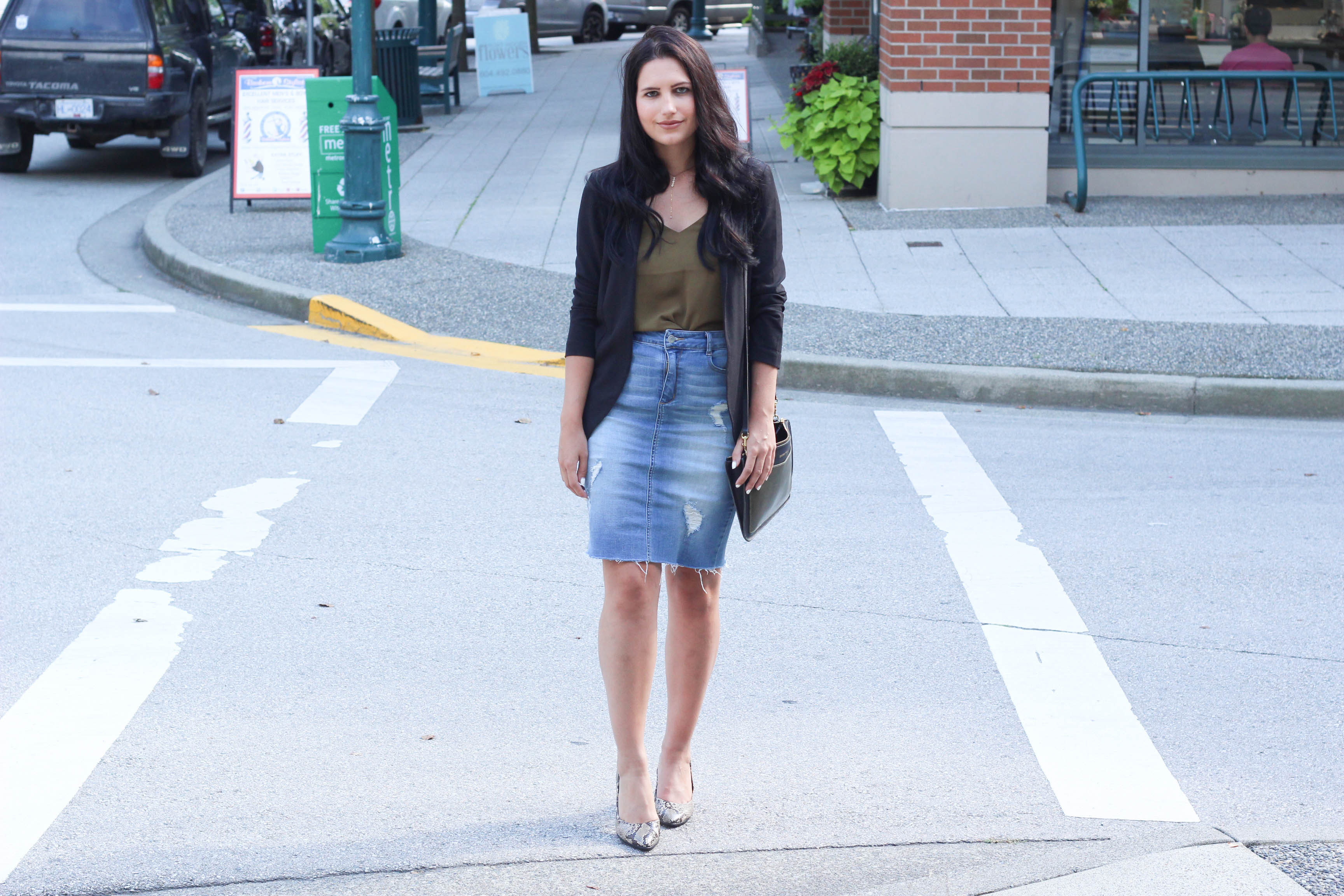 how-to-wear-a-denim-skirt-for-fall